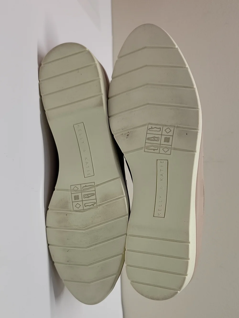 Kelly & Katie NIB Nude Patent Leather Loafers Sz 9